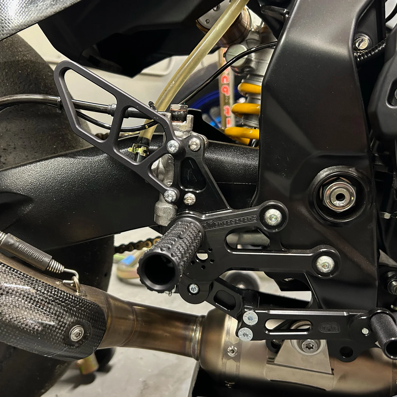 05-0232B Suzuki GSX-8 S/R Complete Std Shift Rearset Kit W/Pedals - Image 2