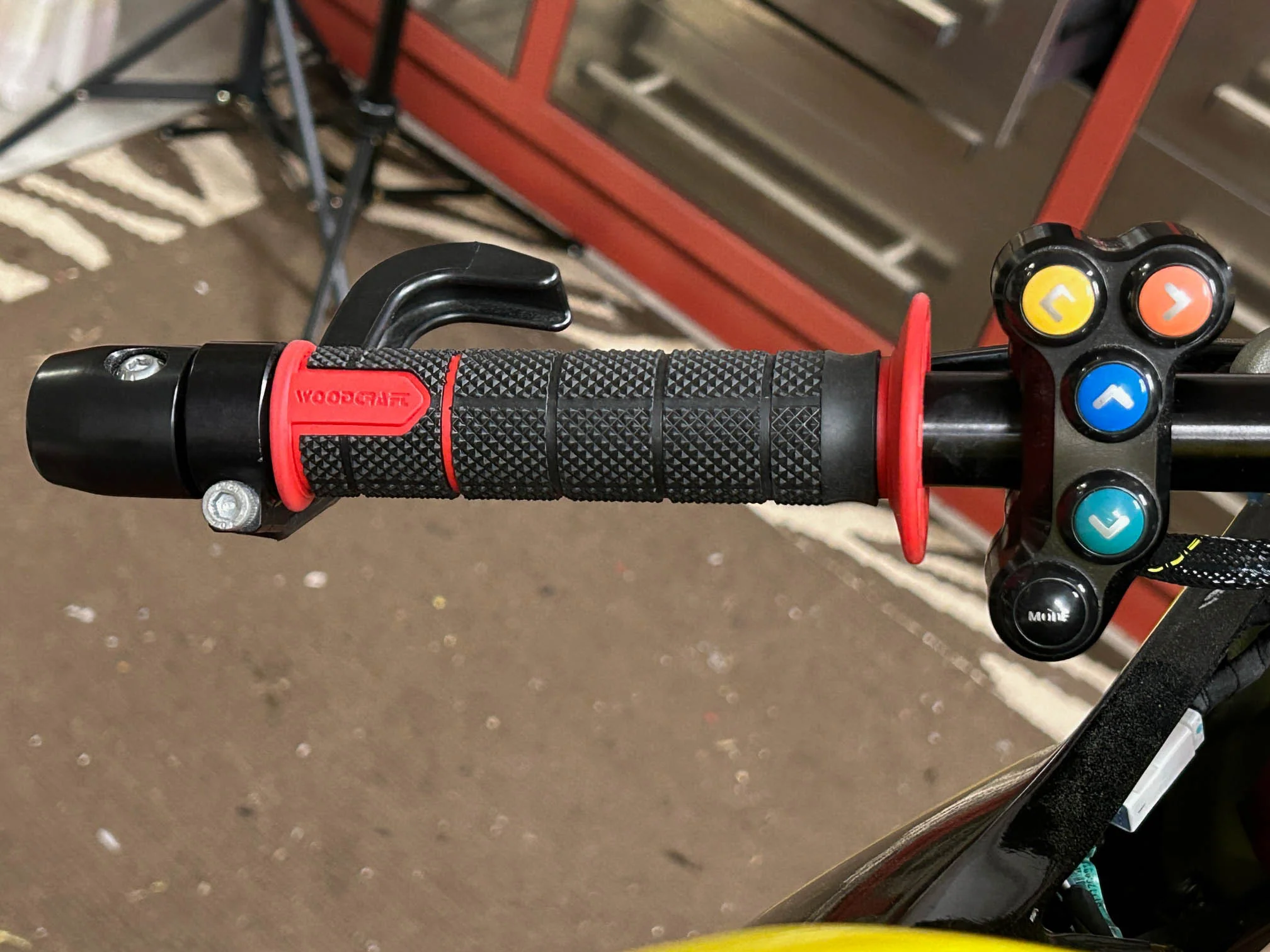 18-010x Woodcraft SB1 Motorcycle Grips - Image 2