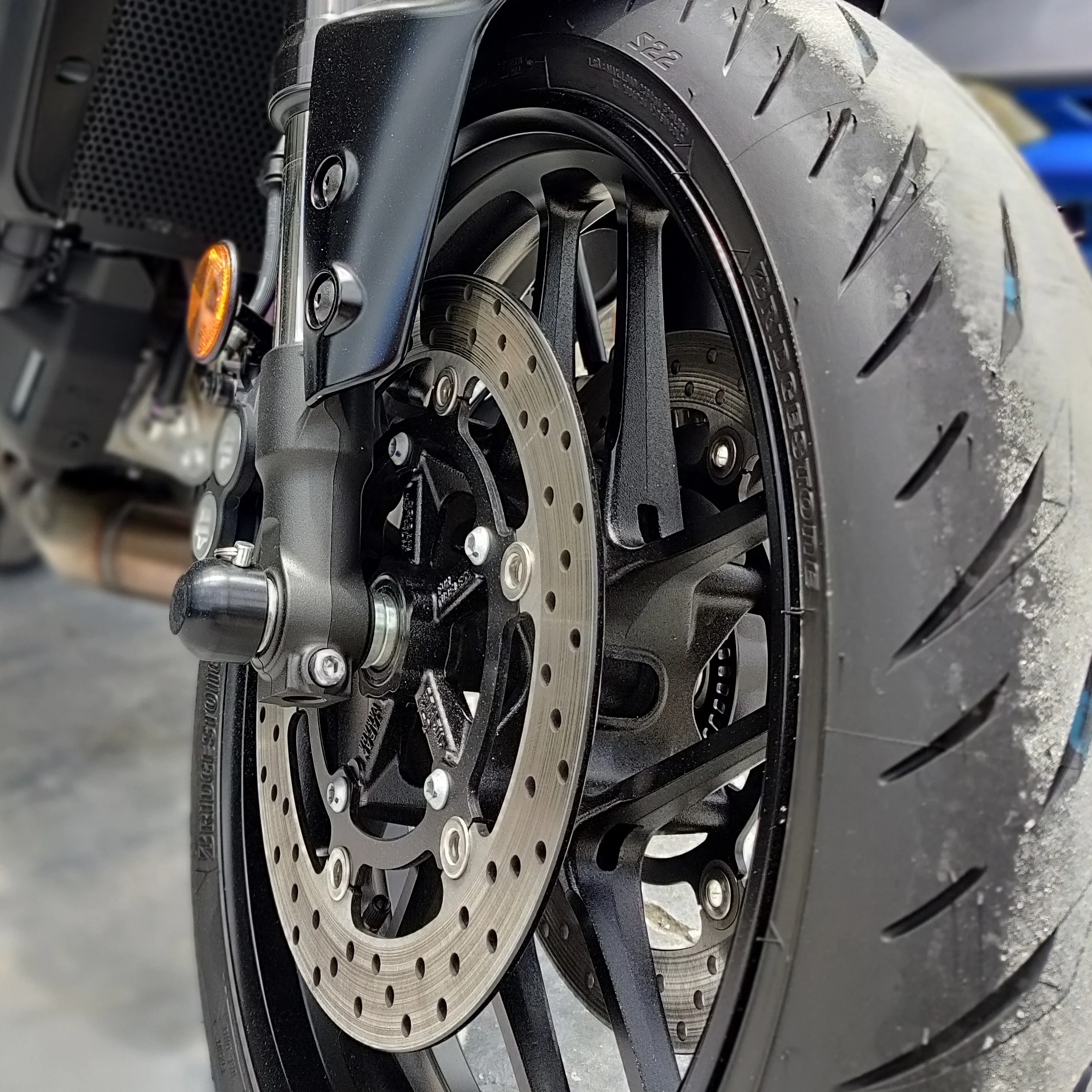 45-0415F Front Axle Slider Kit, Yamaha FZ1 2006-15, FZ6 2006-10, MT09 2021-24, Tracer 900/GT 2021-24 - Image 2