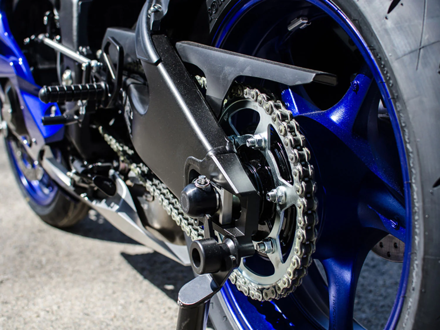 45-0449R Yamaha R6,R6S,R9,FZ1,MT-09 and Honda CBR1000RR Rear Axle Slider Kit - Image 2