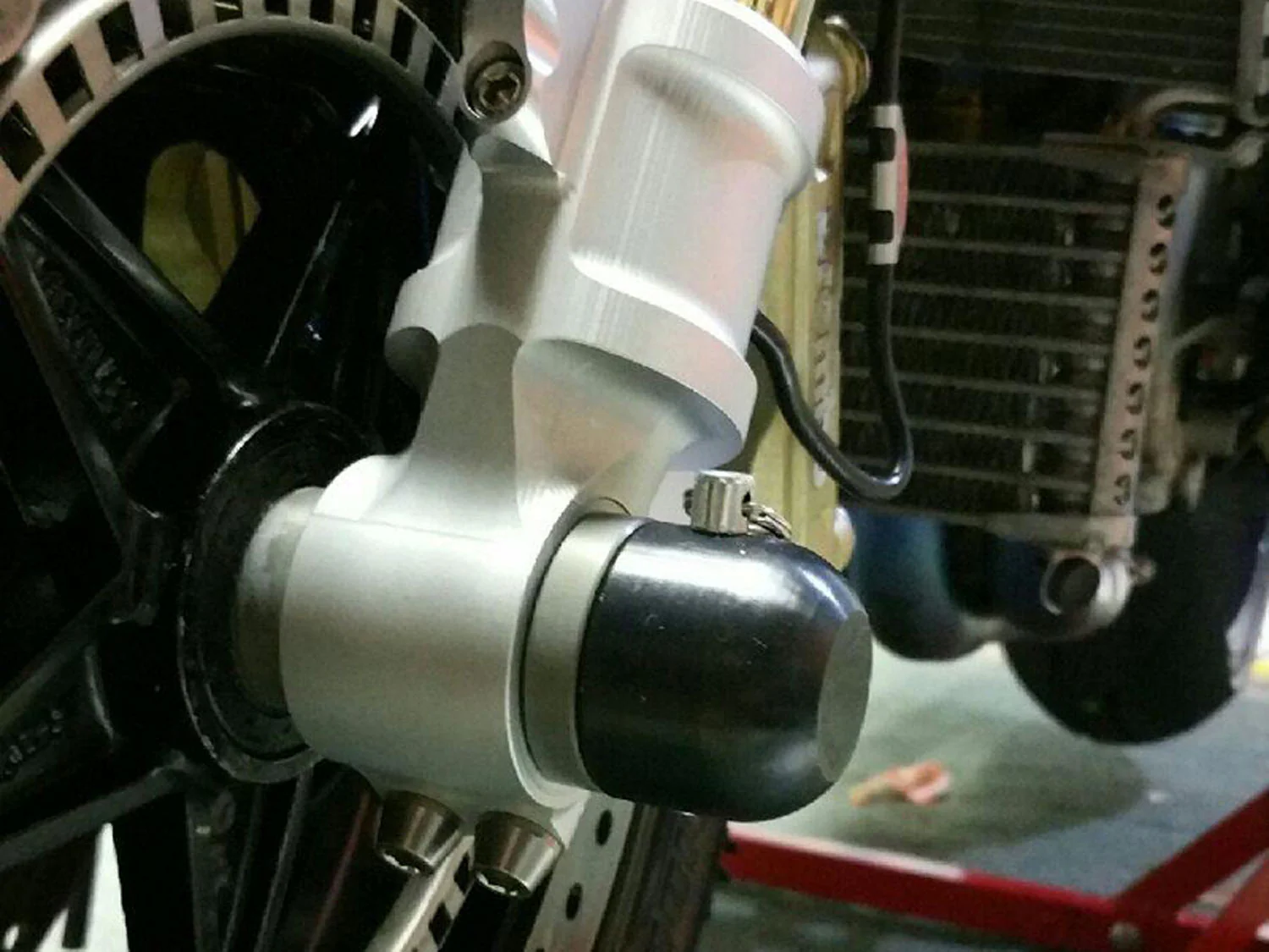 45-0750F BMW S1000RR, S1000R Front Axle Sliders - Image 4