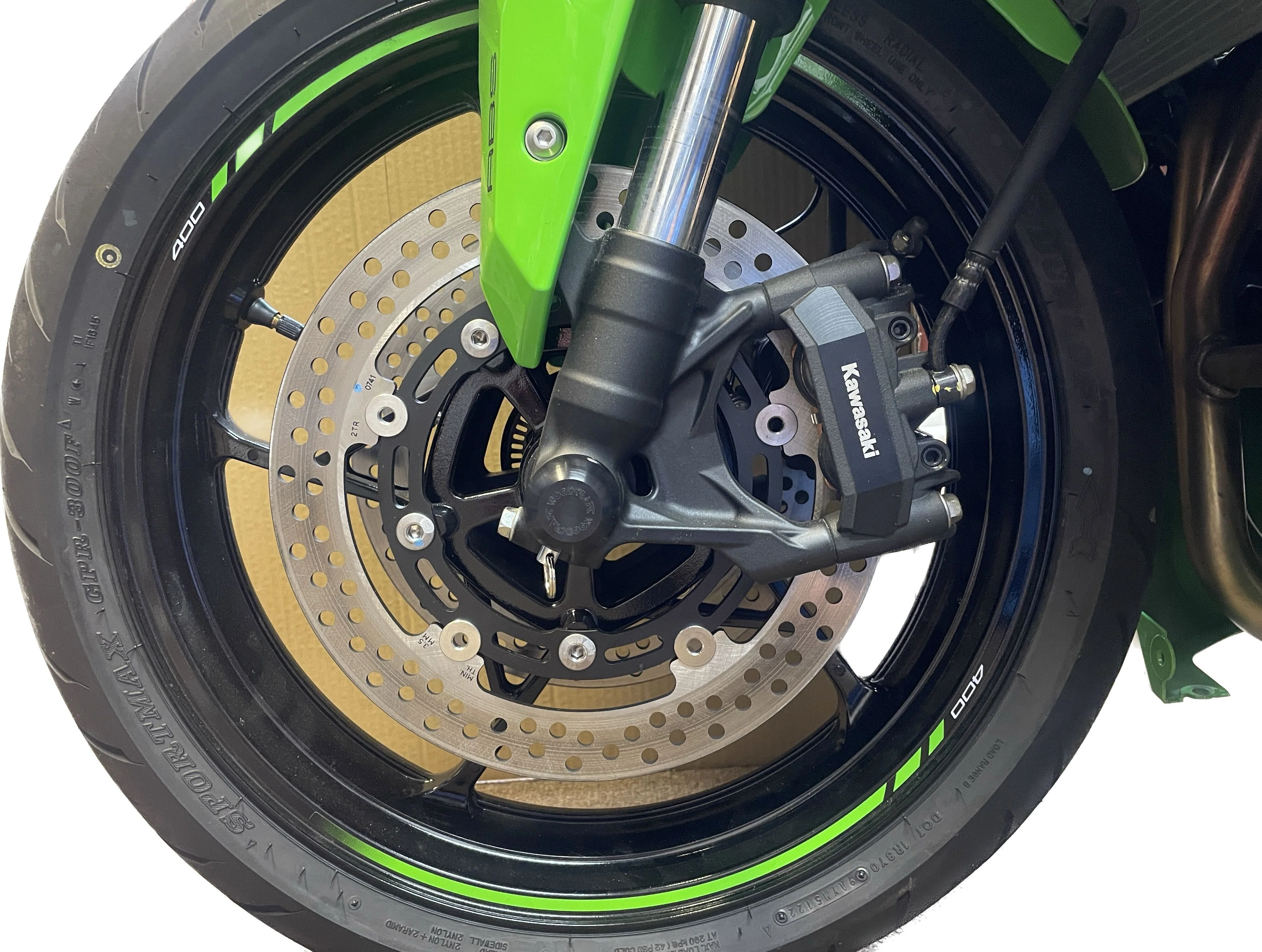 45-0137F Kawasaki ZX4-RR Front Axle Sliders - Image 2