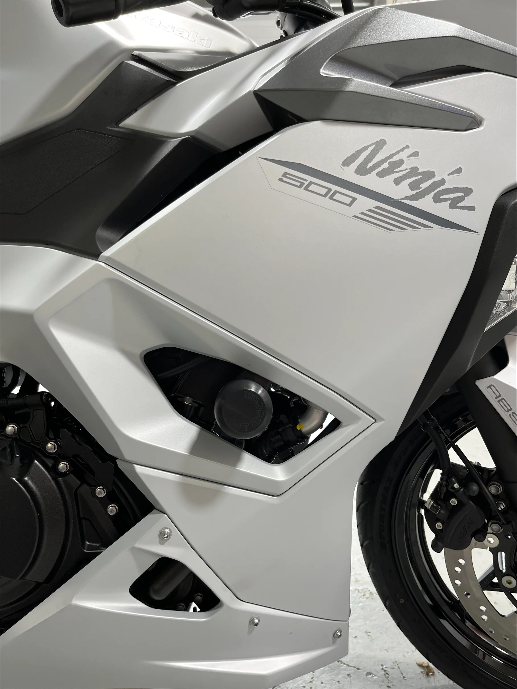50-0144S 2018-23 Kawasaki Ninja400, 2019-23 Z400, Ninja500 Frame Slider Kit - Street (No Cut) - Image 3