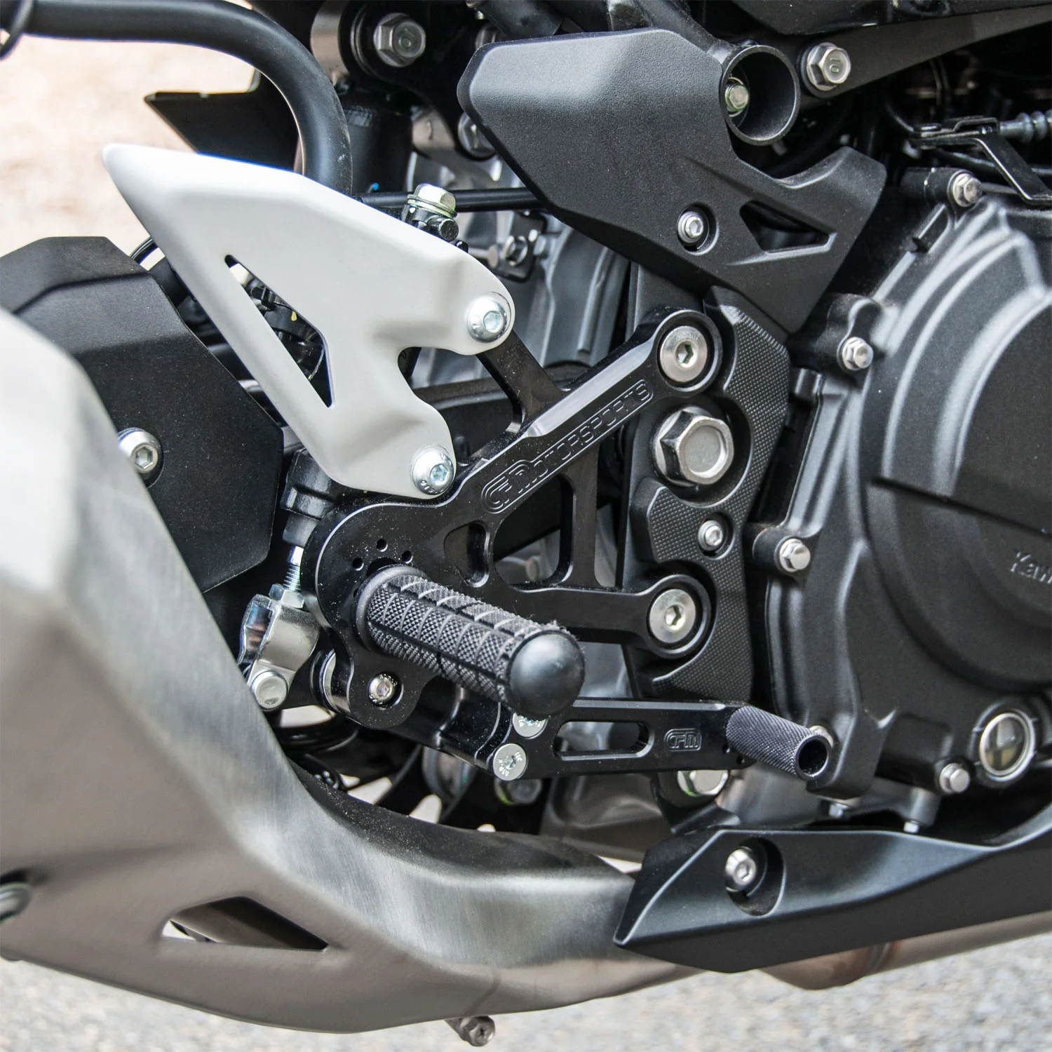 05-0144B 2018-23 Kawasaki Ninja400, 2019-23 Z400, Ninja500 Complete Rearset - Image 2