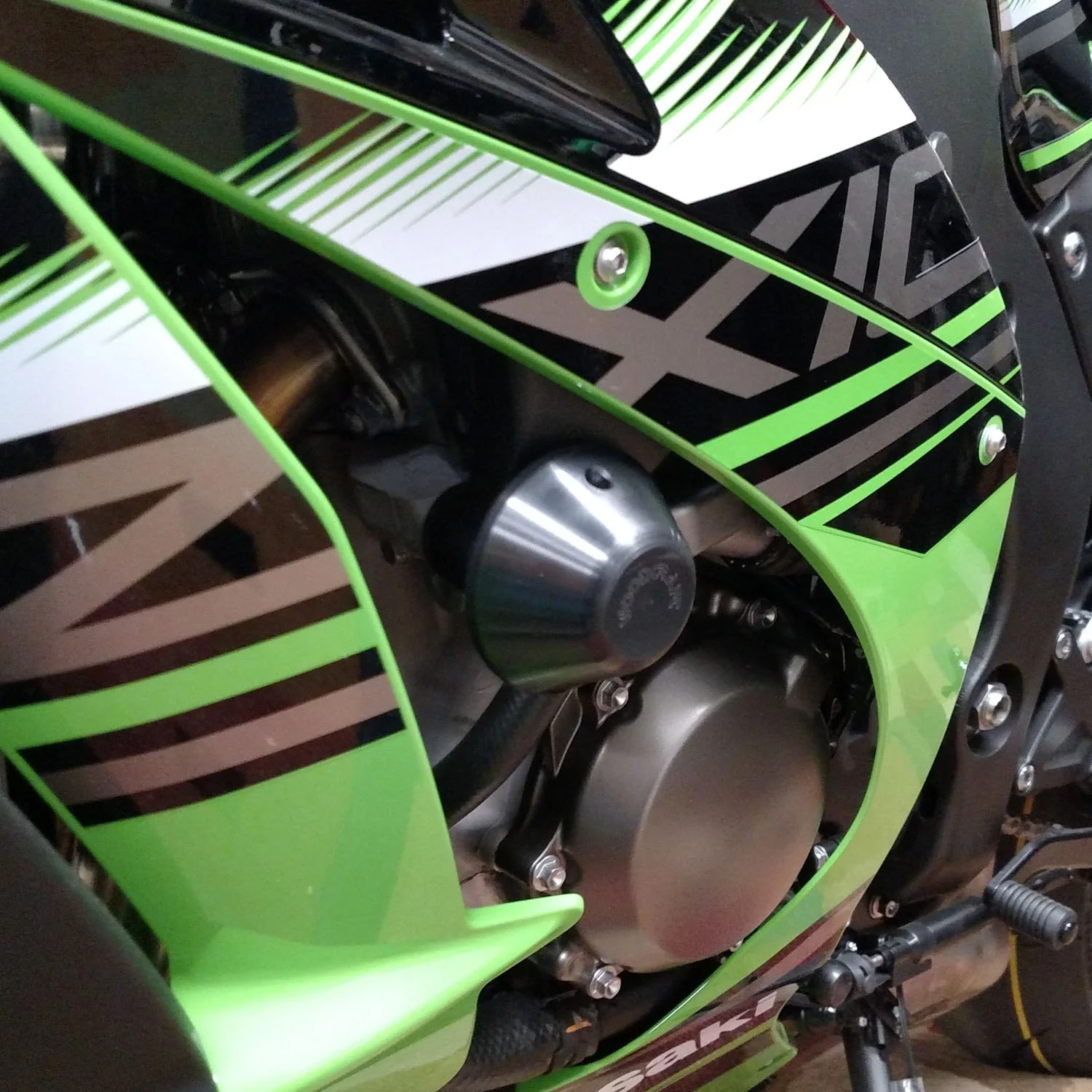 50-0170 Kawasaki ZX10R Frame Silder Kit w/ pucks - Image 2