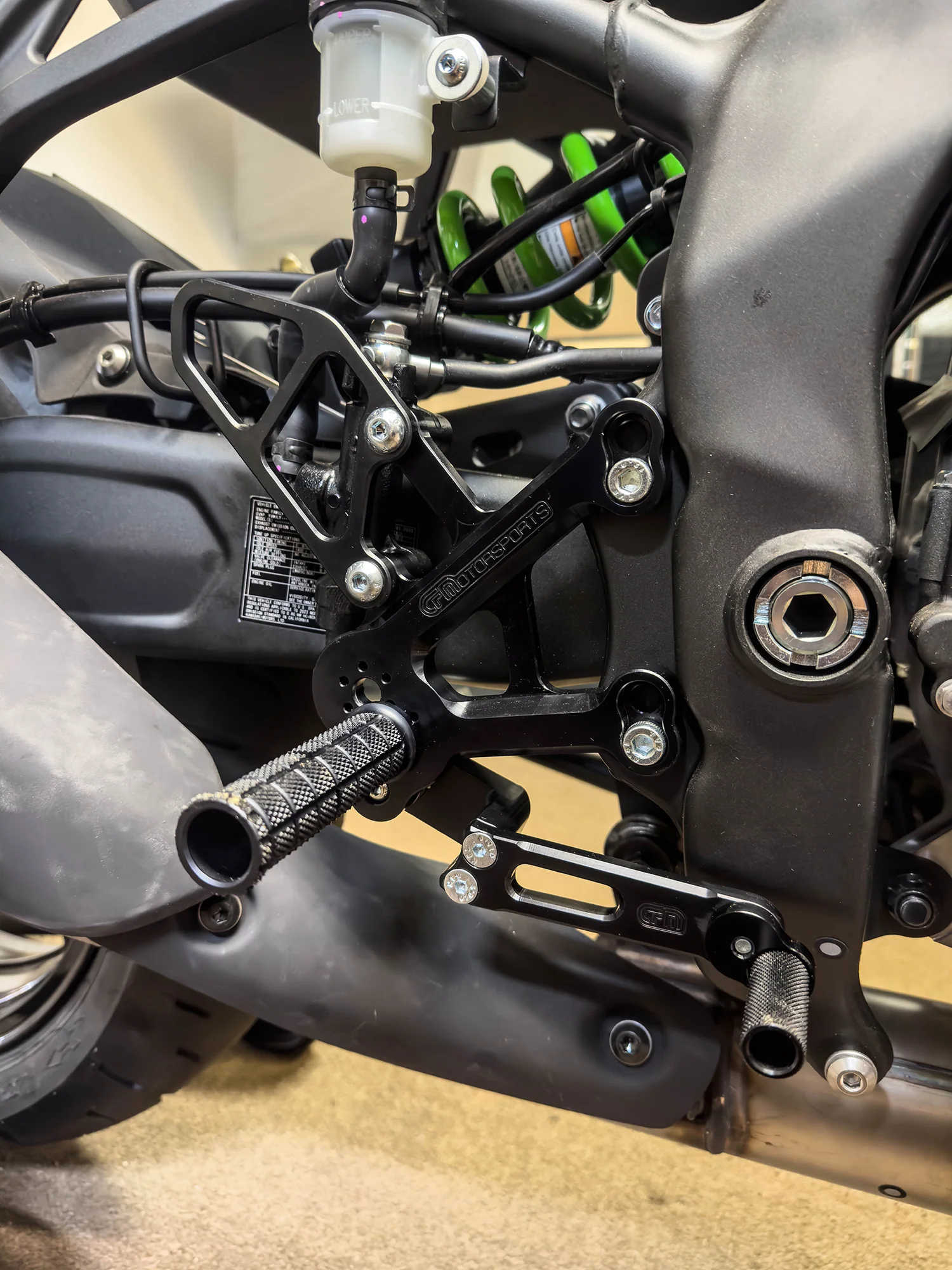 05-0137B Kawasaki ZX-4RR Complete Rearset - Image 2
