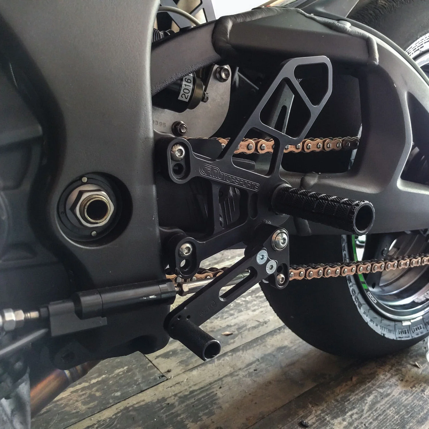 05-0170B Kawasaki ZX-10R Rearset - Image 2