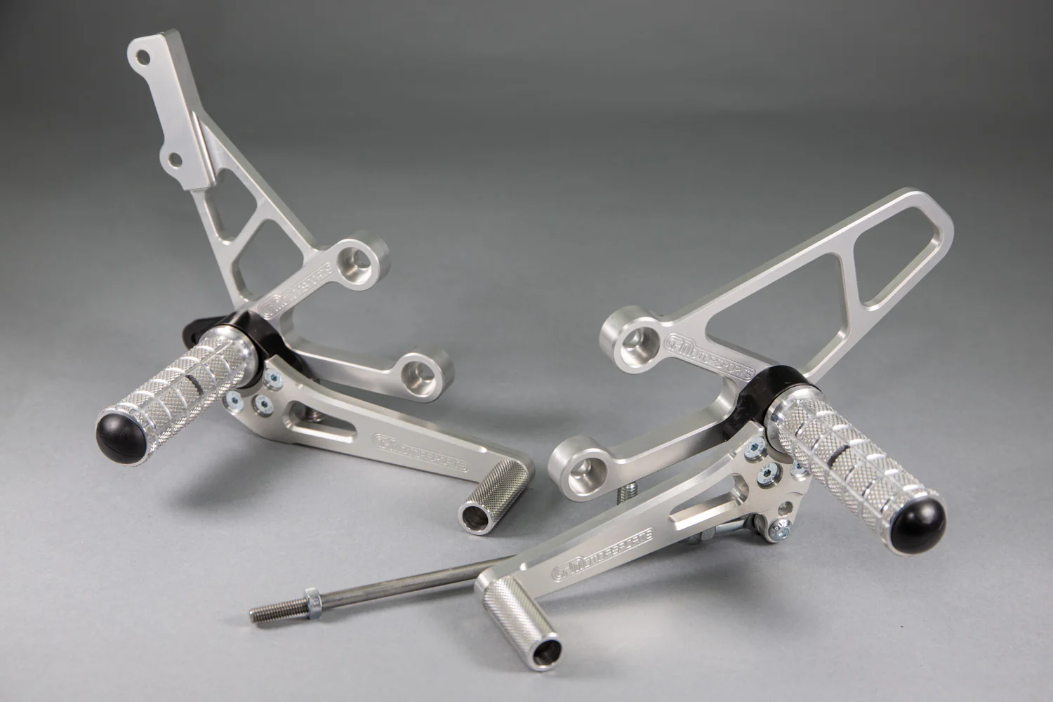 05-0220B 1996-00 Suzuki GSX-R600/750/, 1999-02 SV650/650S Complete Rearset - Image 2