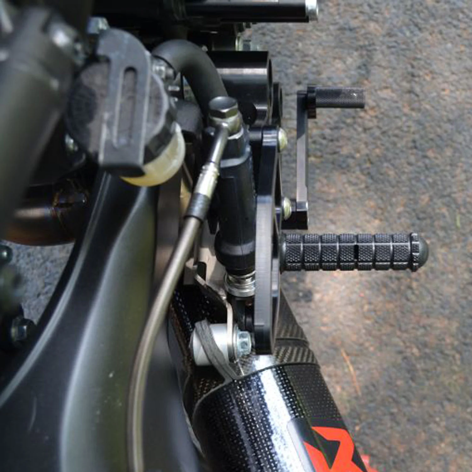 05-0409B Yamaha FZ09/FJ09/XSR900 Rearset - Image 3