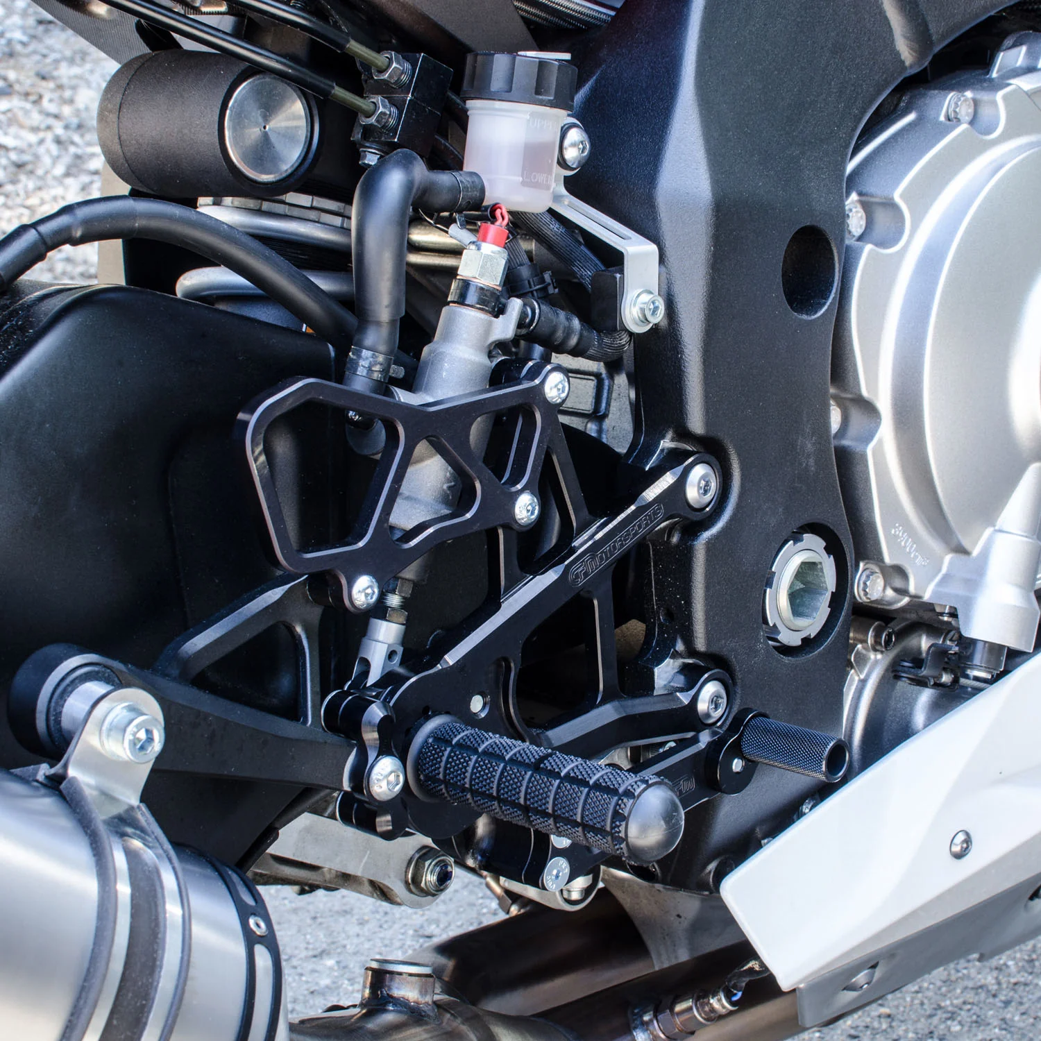 05-0454B Yamaha R1 Complete Rearset - Image 5