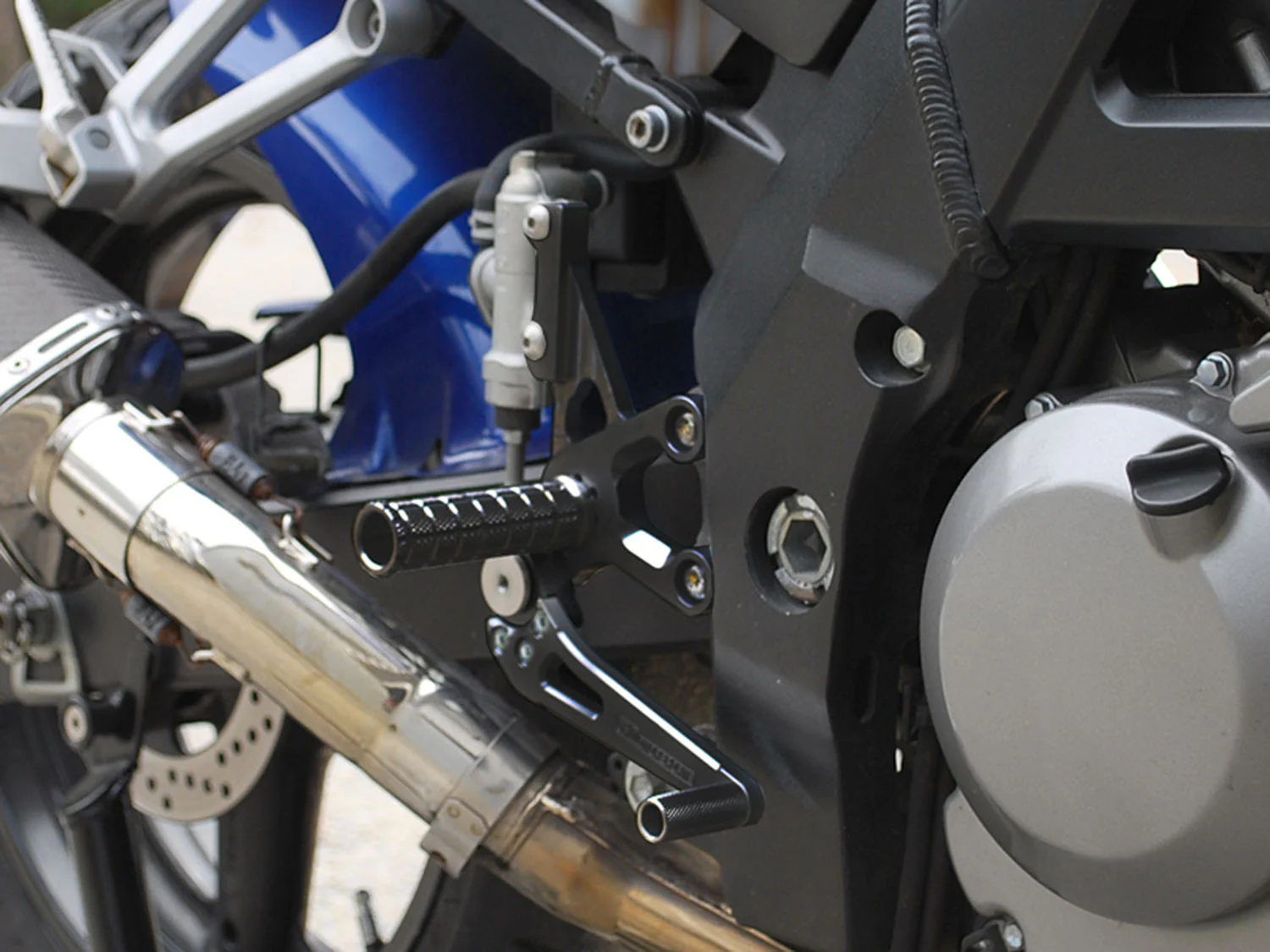 05-4225B Suzuki SV650 Rearset Complete - STD Shift - Image 5