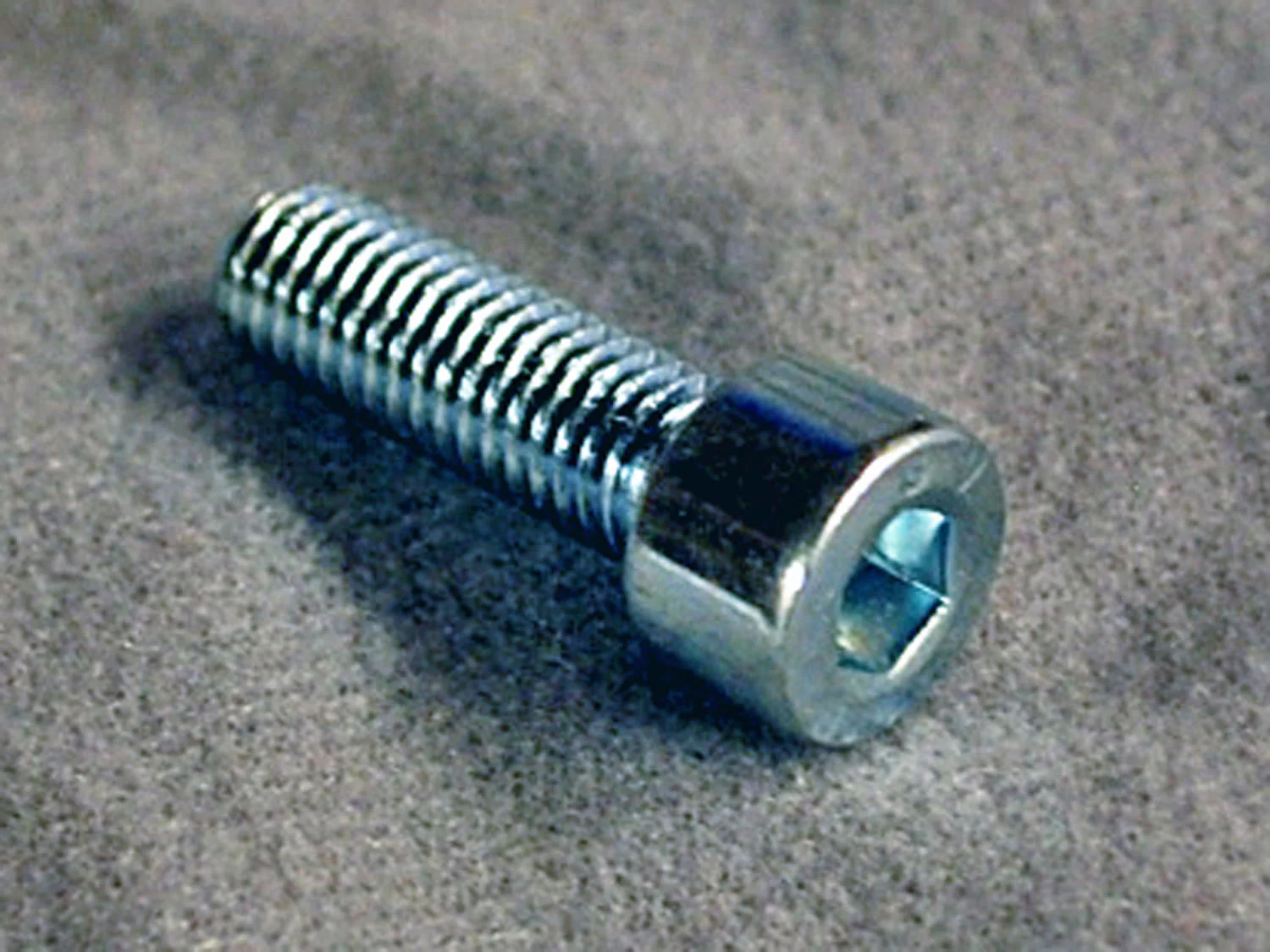 04-SC825Z SHCSM8-1.25x25 Zinc Coarse Thread Socket Cap Bolt - Image 2