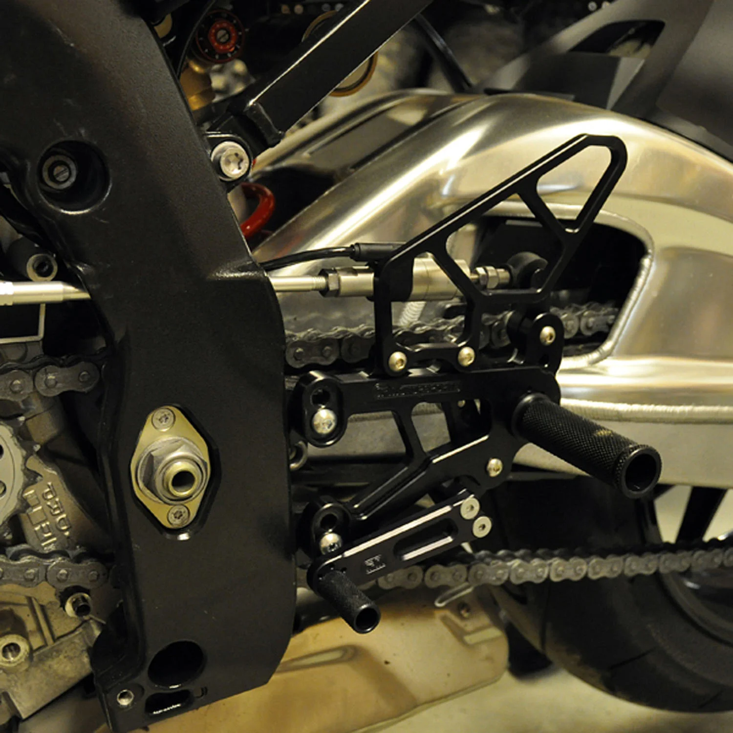 05-0750B 2009-14 BMW S1000RR, 2014-16 S1000R STD Shift Complete Rearset - Image 2