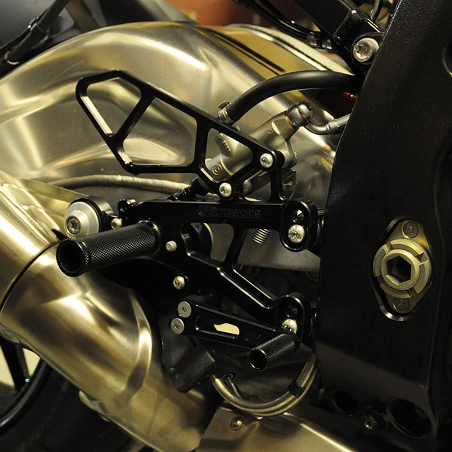 05-0750B 2009-14 BMW S1000RR, 2014-16 S1000R STD Shift Complete Rearset - Image 3