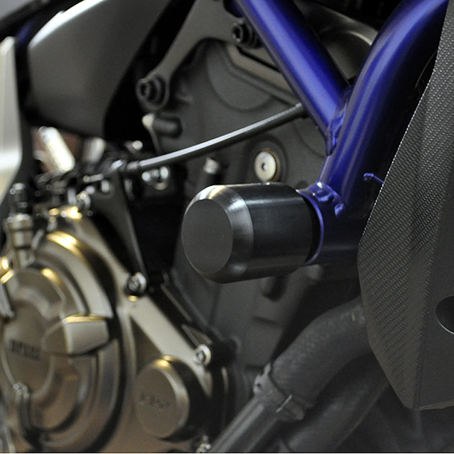 50-0407 Yamaha FZ07/MT07/XSR700/R7 Frame Slider Kit with pucks - Image 2